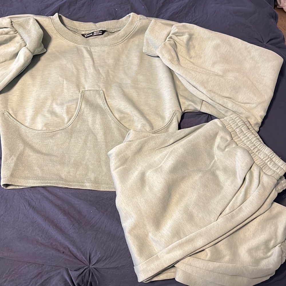 Crop corset sweat suit, Green. Shirt is size M, bottoms Size S